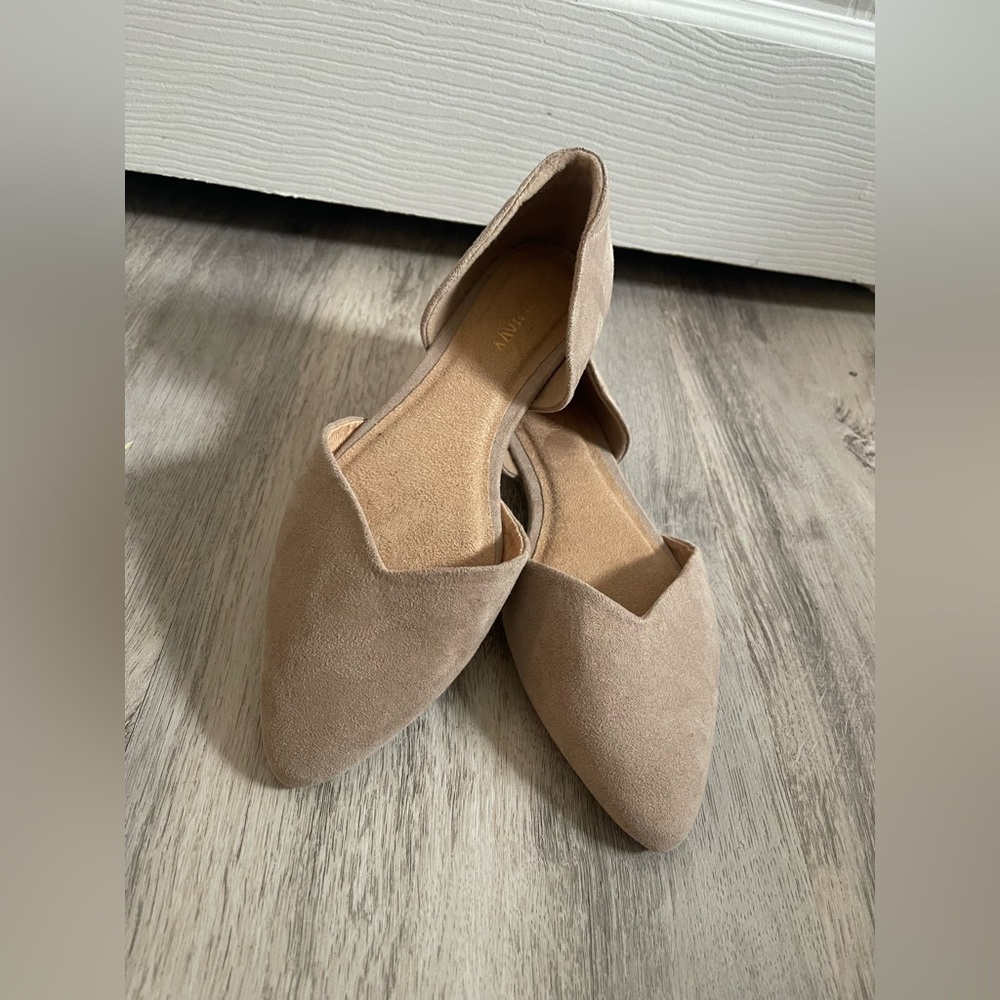 Old Navy Beige Suede Flats Women’s 6